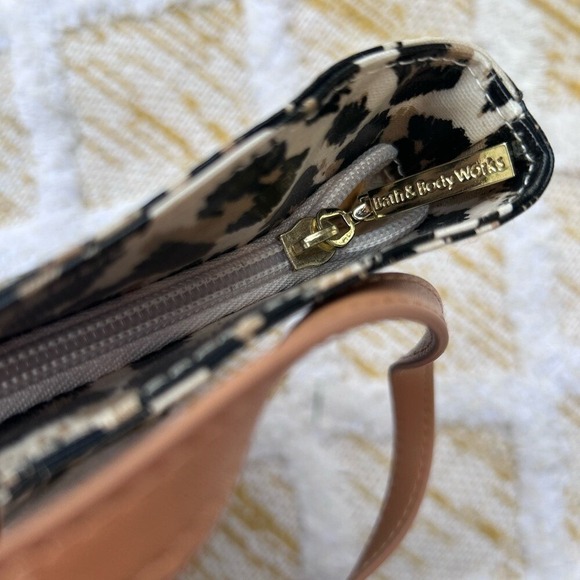 Bath & Body Works leopard print cosmetics tote. - Picture 5 of 9